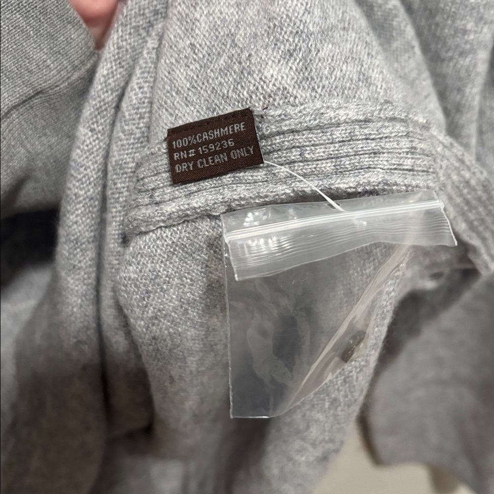 J. McLaughlin 100% Cashmere Gray Sweater With Accent Buttons Size Large Size Lg - Picture 3 of 5
